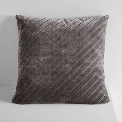 Diagonal Stripe Velvet Pillow Covers image