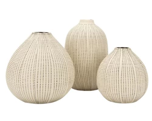 3 Piece Isakson Beige Stoneware Table Vase Set image